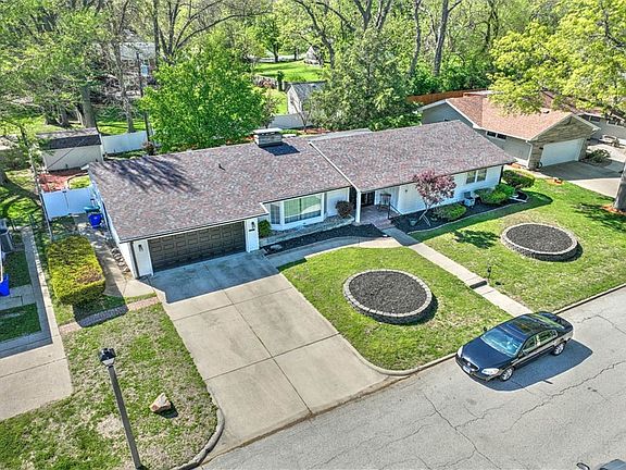 3rd image of 5 Eastmoreland Pl