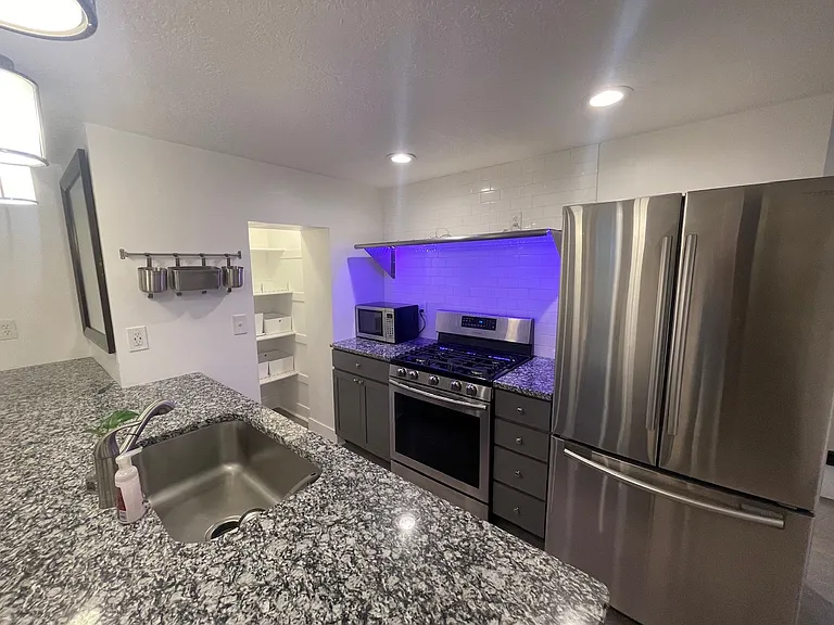 2356 Tyler Ave — Photo 5