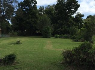 5206 34th St, Groves, TX 77619