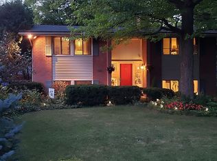 2950 Bolingbroke Dr, Troy, MI