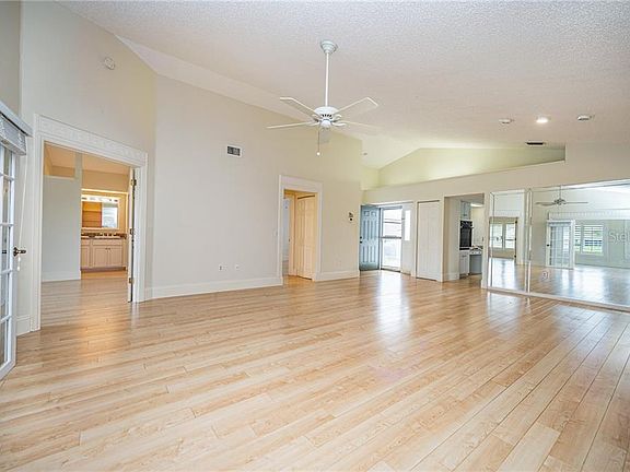 4th image of 826 Harrington Lake Ln #57