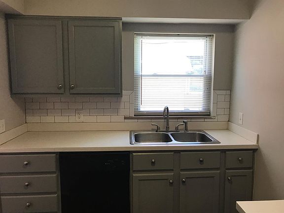 5th image of 3656 Summerdale Ln