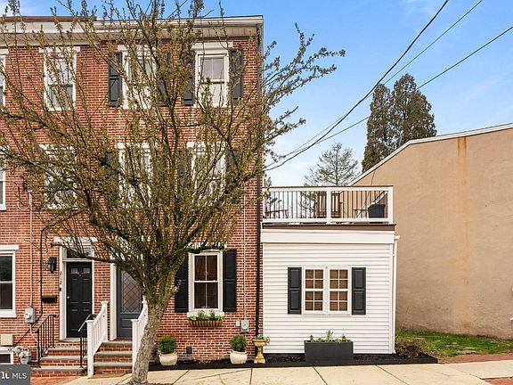 4th image of 214 N Franklin St