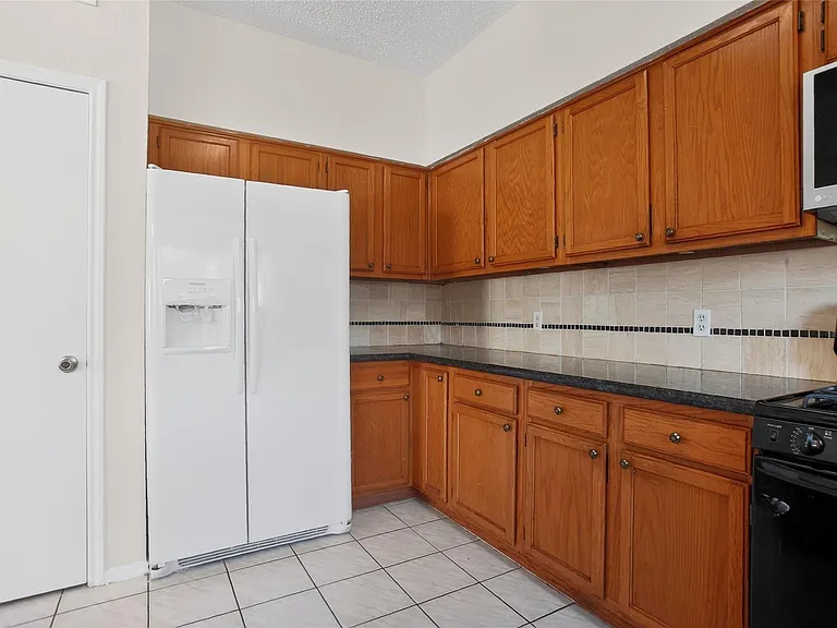 1211 Berrystone Trl — Photo 5