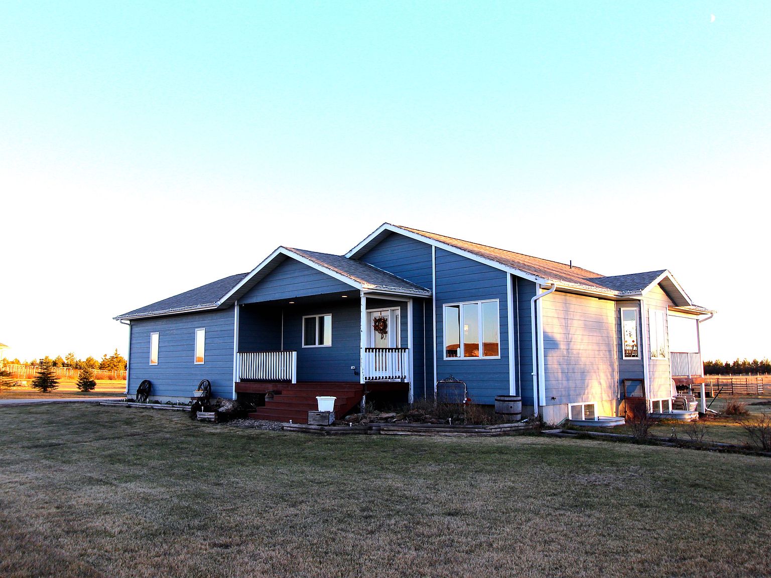 2570 21st St E, Dickinson, ND 58601 Zillow