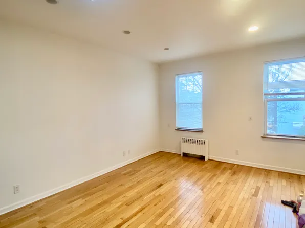 (undisclosed Address), Middle Village, NY 11379