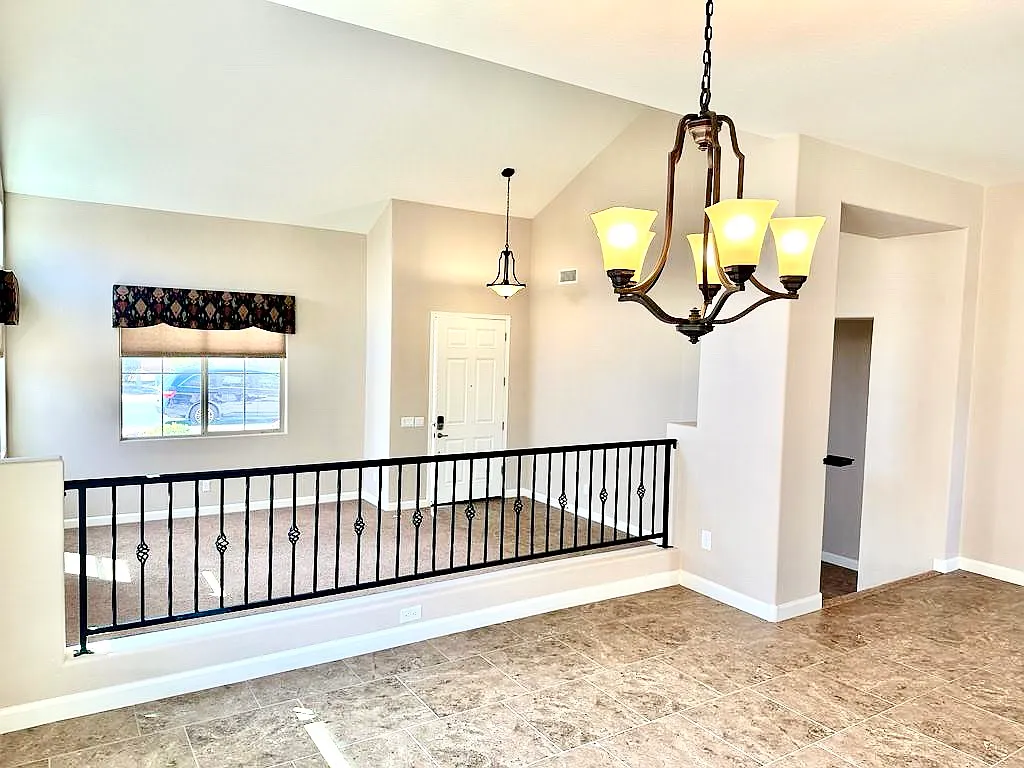 5 bed, 3900 sqft, $3,899 — Photo 2