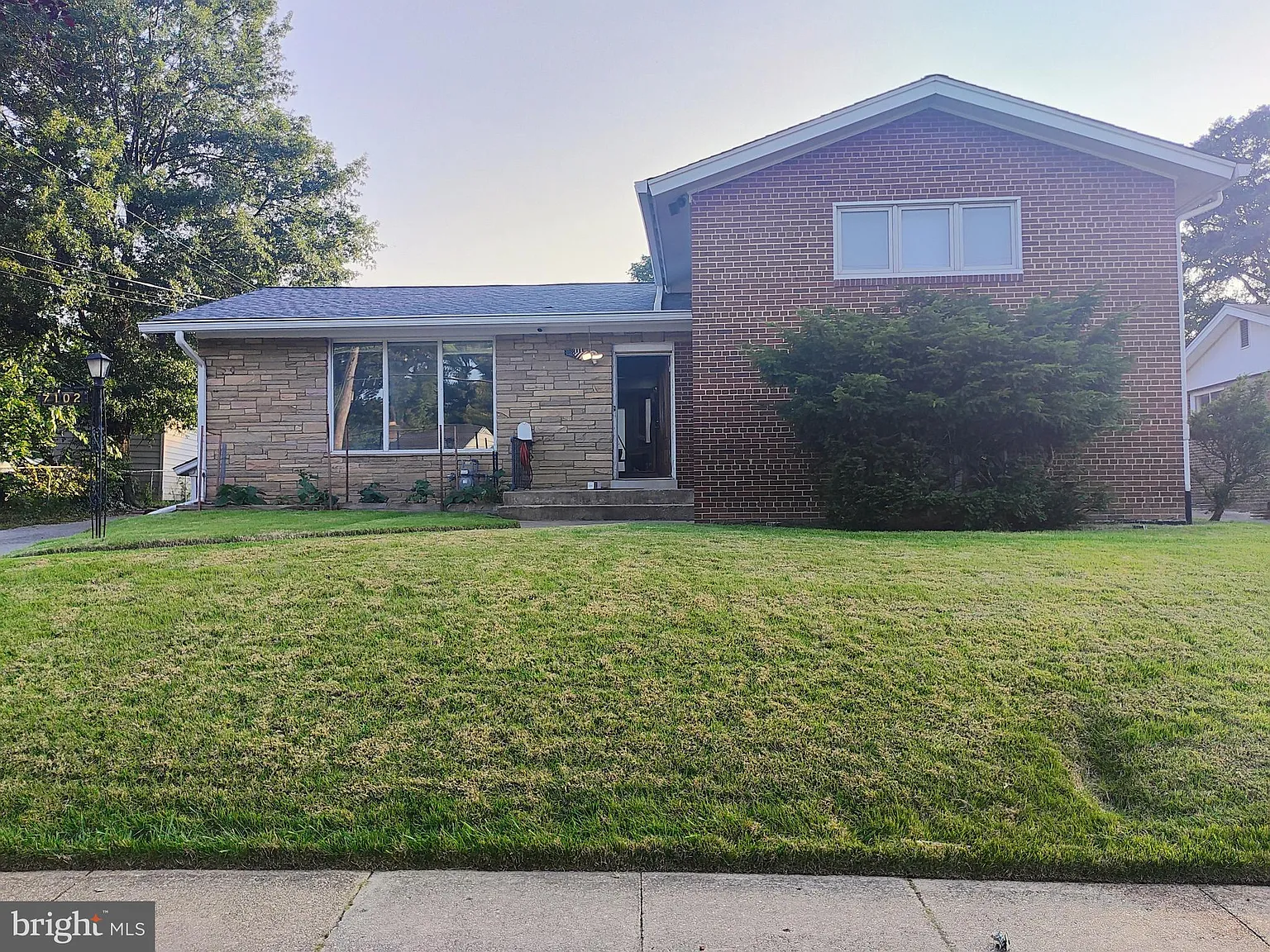 7102 Adelphi Rd photo 1