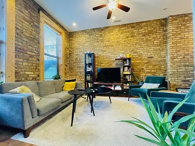 1750 W Augusta Blvd #2R — Photo 1