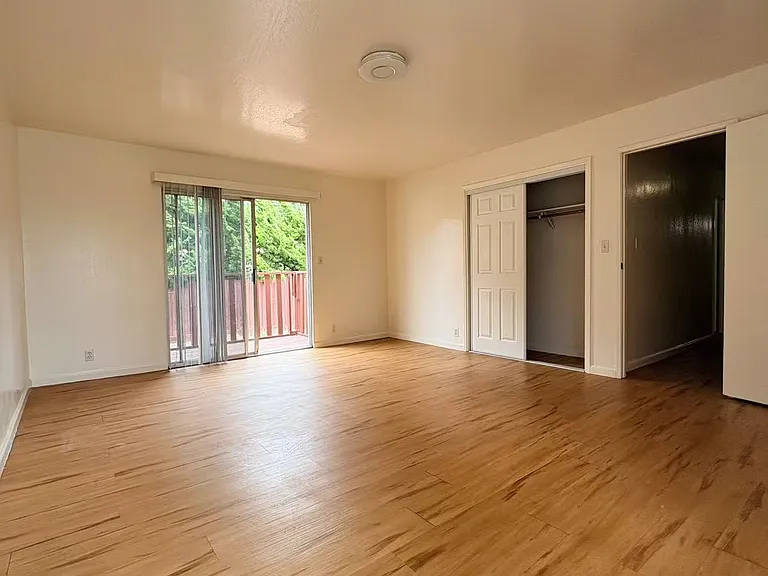 3160 Birmingham Dr — Photo 9