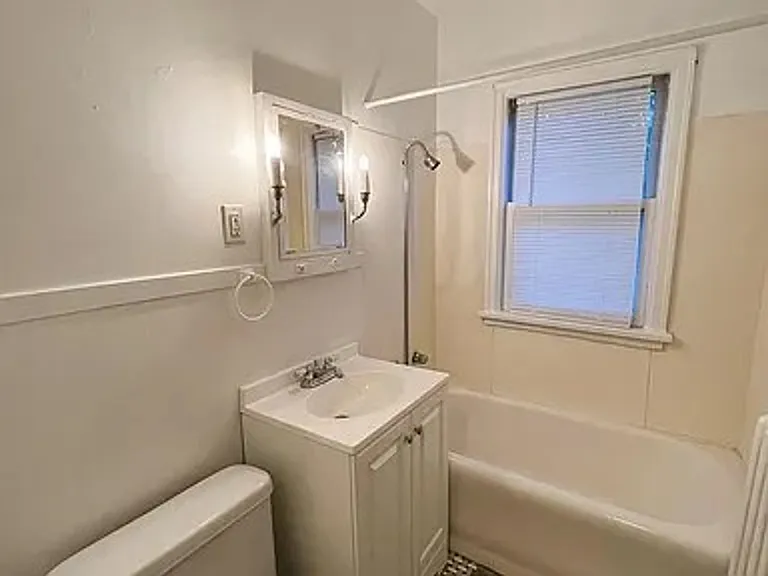 960 Goodrich Ave — Photo 5