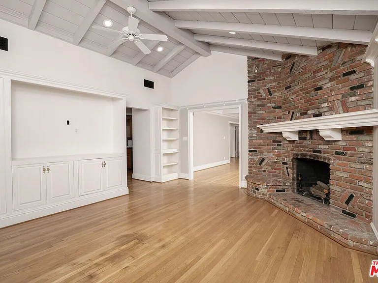 5360 Bothwell Rd — Photo 8