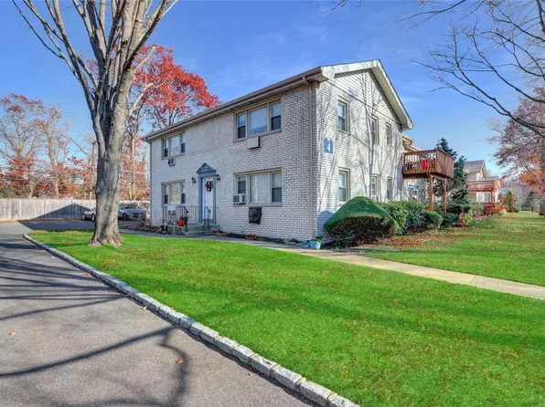 109 Cardinal Lane #2B, Islip, NY 11751