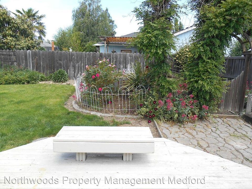 2nd image of 840 Aspen St