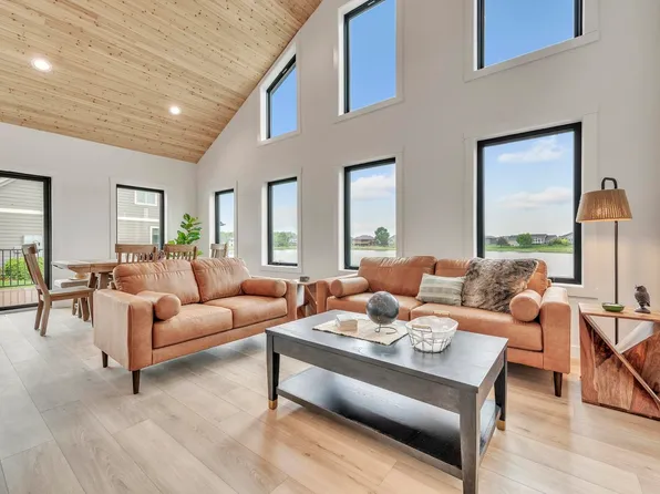 605 202nd St, Milford, IA 51351