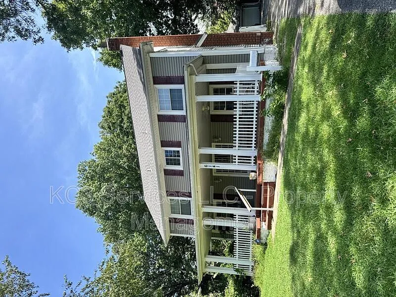 3 bed, 2.0 bath, 1878 sqft, $1,695 — Photo 1