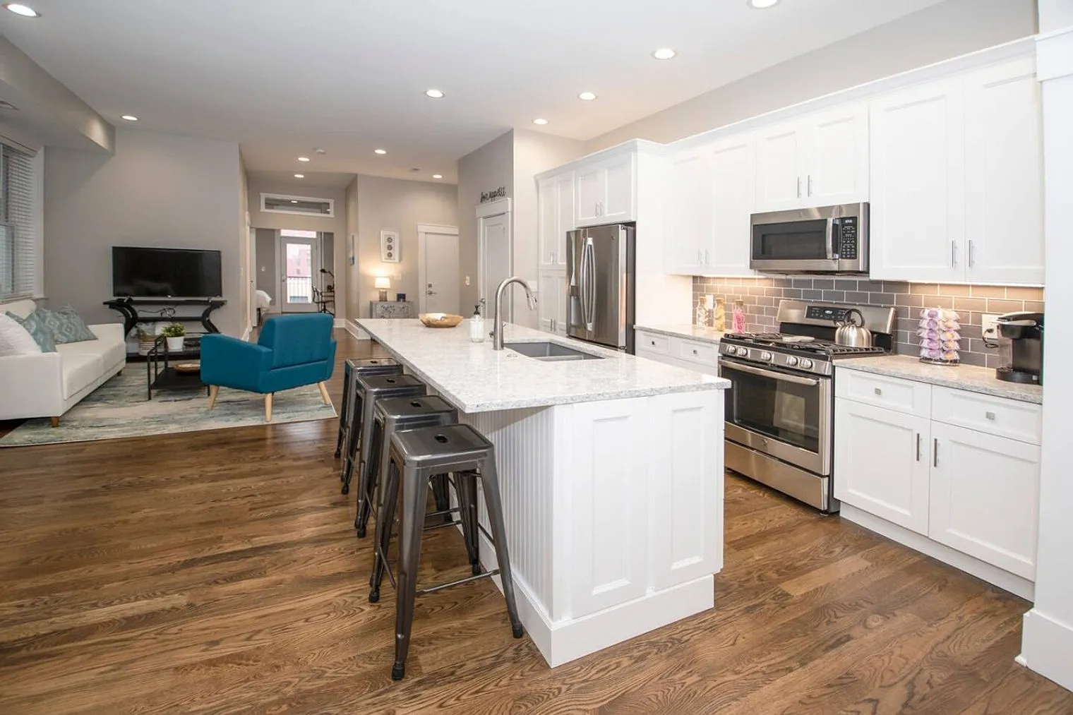 2 bed, 2.0 bath, $4,505 — Photo 4