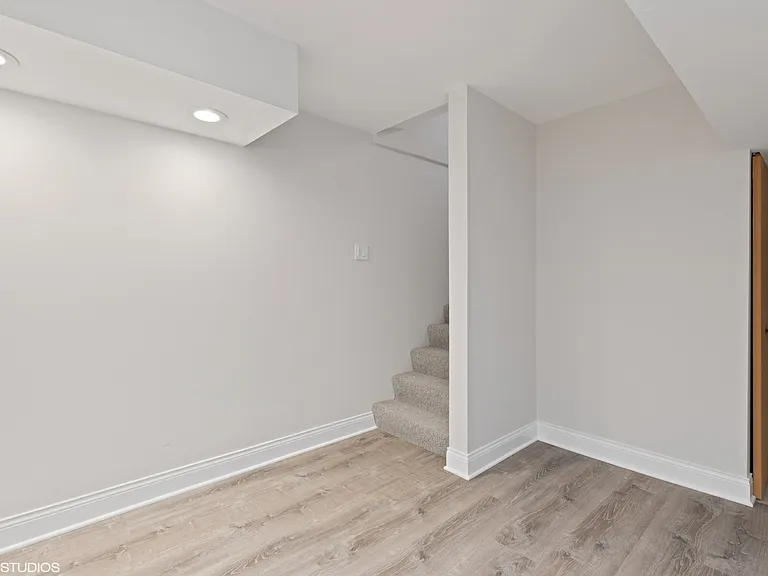 158 Green Bay Rd — Photo 14