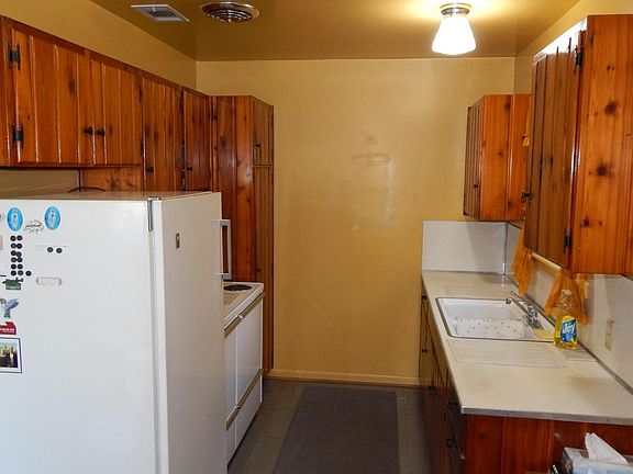 3rd image of 302 Newcastle Dr