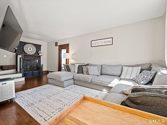 5th image of 18 Oak Street