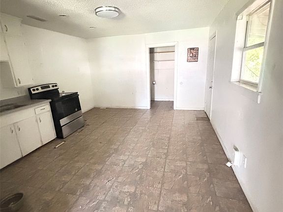 2nd image of 204 Prairie St