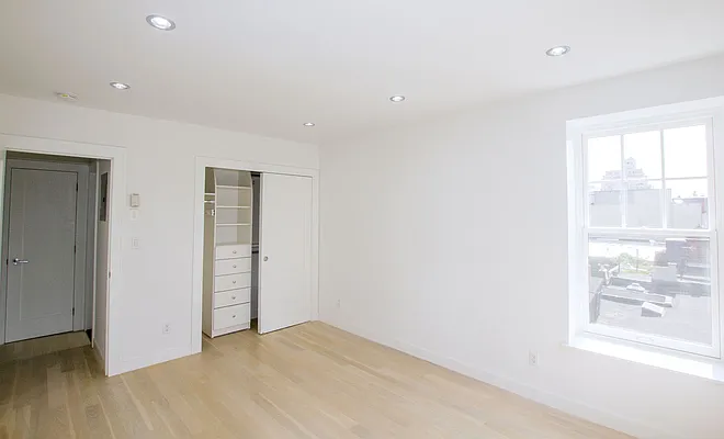 Rented by Jonis Realty | media 8