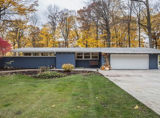 19431 W Southview Ln, New Berlin, WI 53146