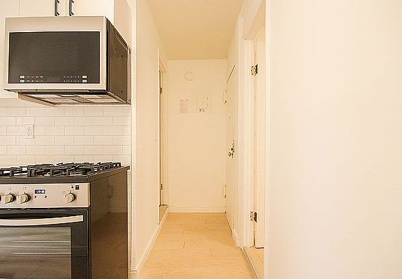 5th image of 102 Saint Marks Pl APT 10