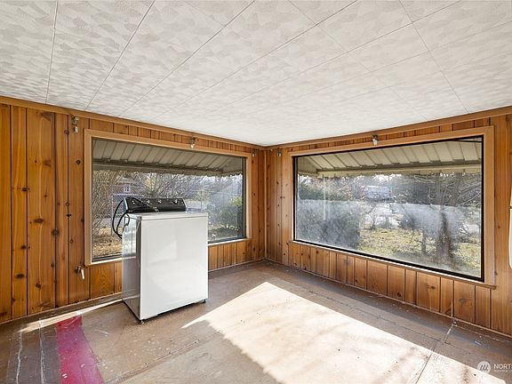 4th image of 9320 Lexington Avenue SW
