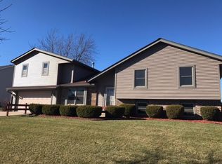 4112 W McGinnis Dr, Franklin, WI 53132