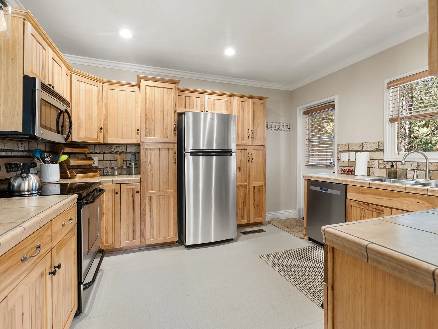 3 bed, 1674 sqft, $3,100 — Photo 4