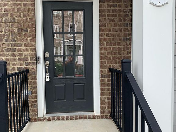 2nd image of 503 Ivor St