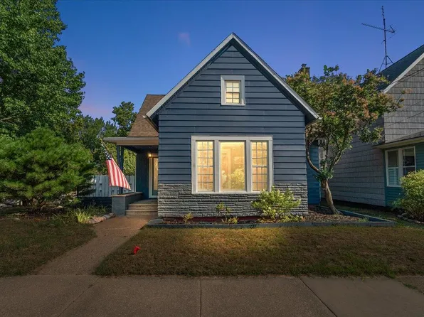 905 Harrison Ave, Saint Joseph, MI 49085