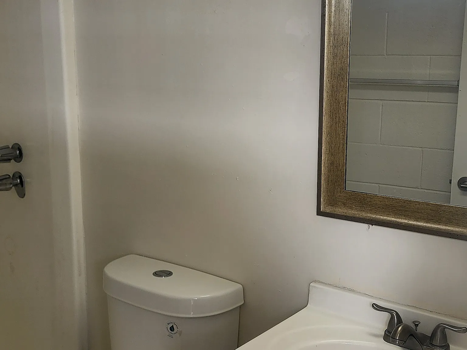 Kam IV Apartments — Photo 2