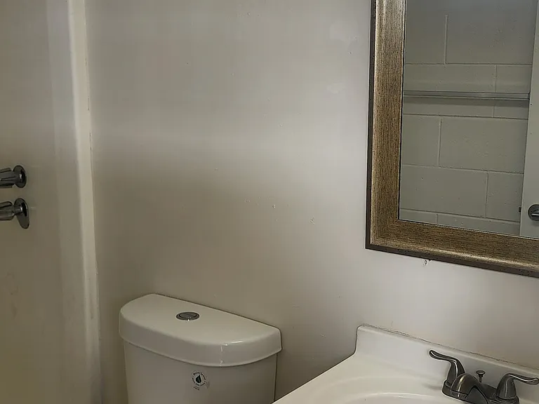 Kam IV Apartments — Photo 2
