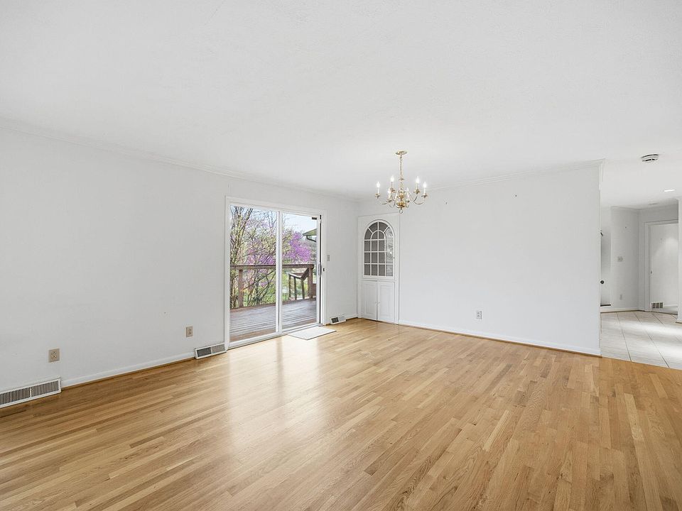 40th image of 2044 Manor Dr