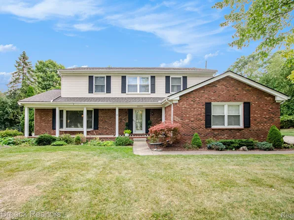 38033 Southfarm Ln, Farmington, MI 48335