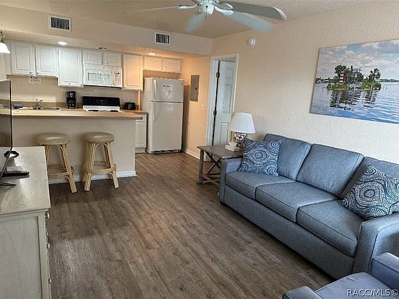 4th image of 5291 S Cherokee Way #424