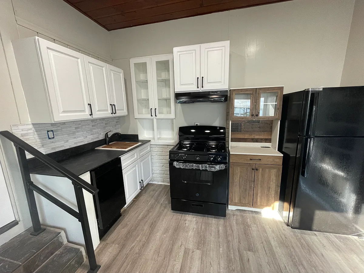 Building Photo - 13712 Saranac Dr