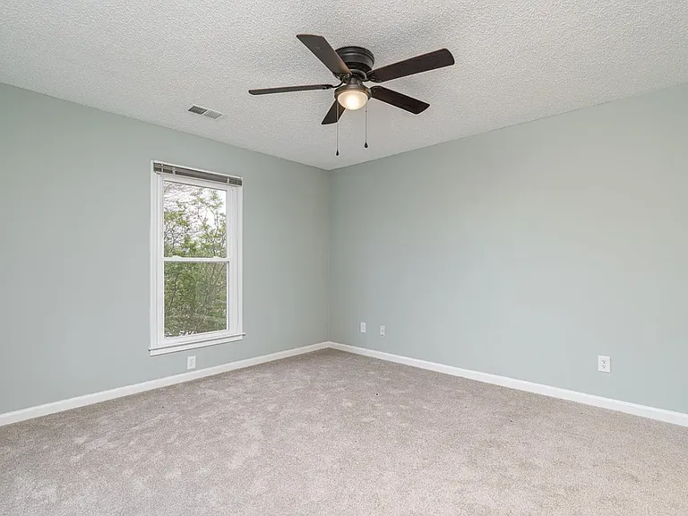 105 River Bluff Ct — Photo 22