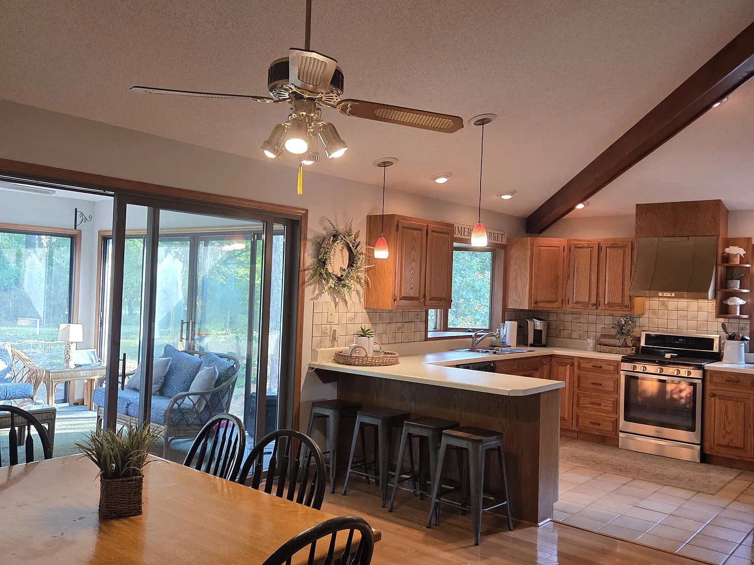 3 bed, 2041 sqft, $2,200 — Photo 4