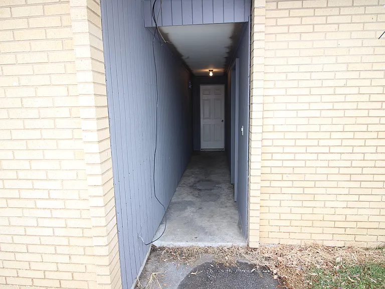 Apartments at 175 Main Street in Farmington — Photo 30