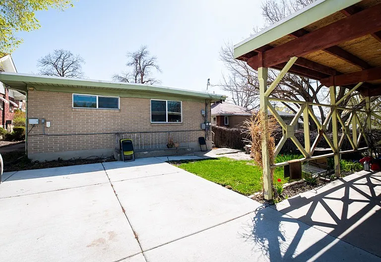 1179 E Blaine Ave #1 — Photo 22