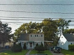 240 Bunns Ln, Woodbridge, NJ 07095