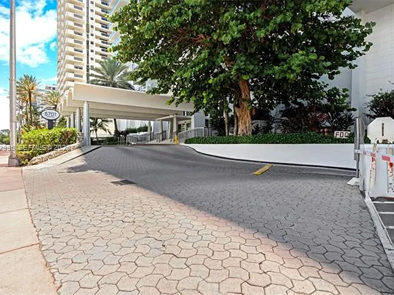 5701 Collins Avenue Cu #919 — Photo 31