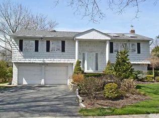 390 Elm Dr, Roslyn, NY 11576