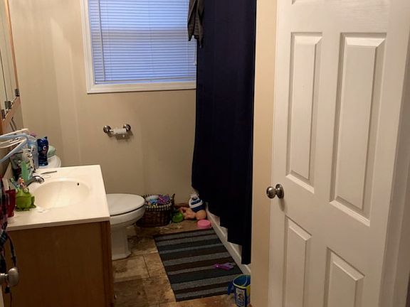 3rd image of 4714 Oakwood Dr