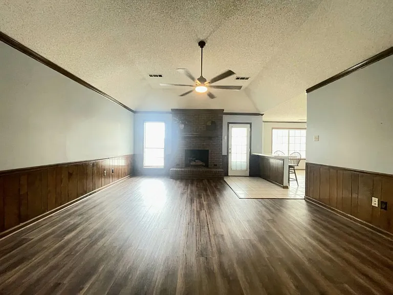7320 N Hamilton Cir — Photo 2