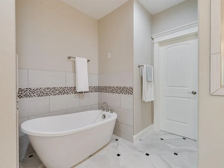 1244 W 26th St — Photo 42