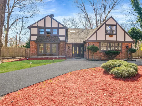 2 Linda Lane, Manorville, NY 11949